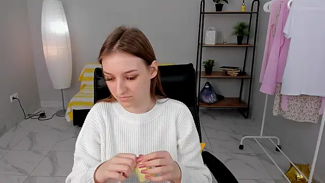 Lilia Redy online show from April 12, 1:25 pm