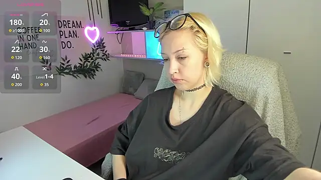 Neko Sora online show from May 15, 8:33 pm