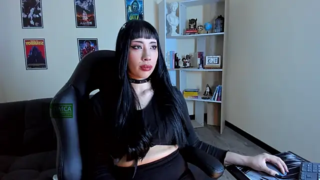 Ravenelle  online show from May 16, 11:15 pm