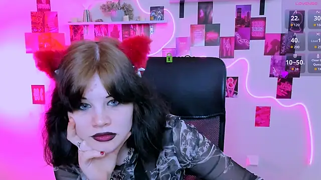 nikki kiss  online show from May 14, 9:15 am
