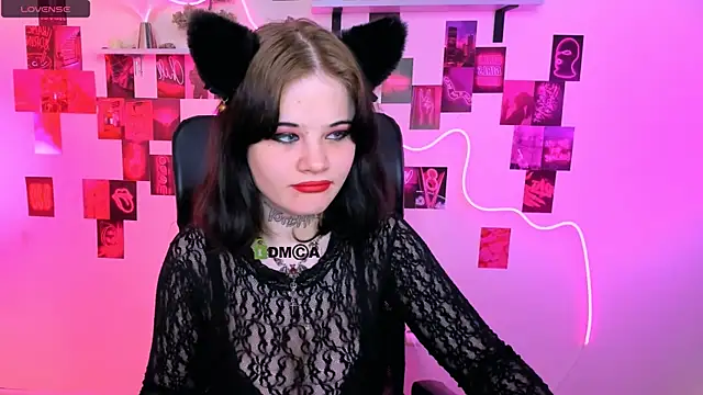 nikki kiss  online show from May 27, 9:17 am