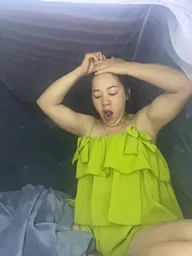 daisy-yeu online show from April 14, 2:39 pm