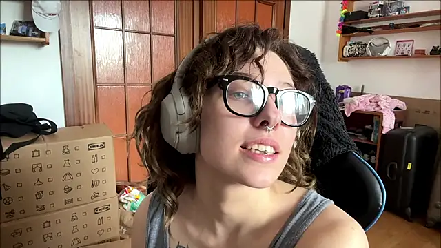 PillowPeachX online show from May 19, 9:38 am