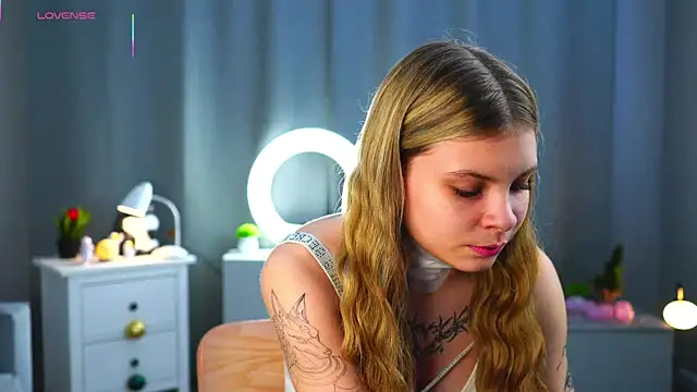 LesleeOpenshaw online show from April 14, 2:50 pm