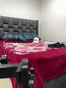 SecretFlameDuo1904 online show from June 6, 3:46 am