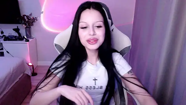 lola ring online show from April 15, 8:42 pm