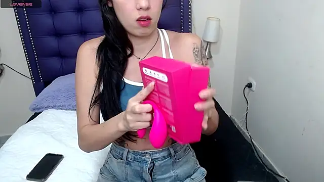 lunadreadd online show from April 28, 10:35 pm
