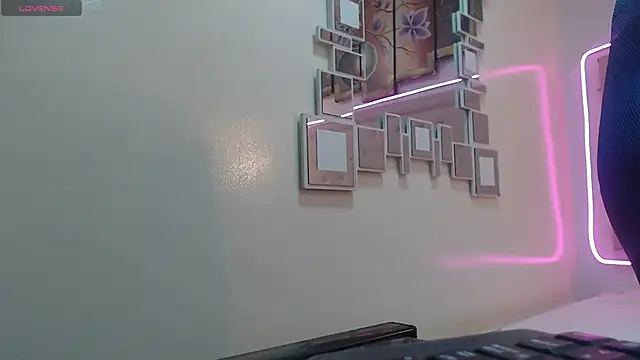 zoe lov1 online show from April 22, 12:46 pm