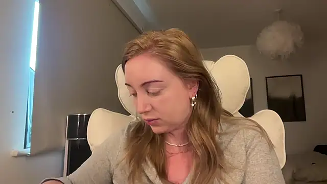 arielsweetieee online show from May 19, 9:16 am