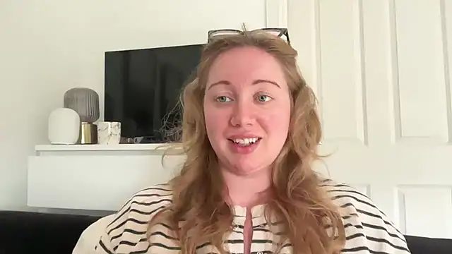 arielsweetieee online show from June 13, 8:01 am
