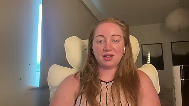 arielsweetieee online show from May 22, 5:11 pm