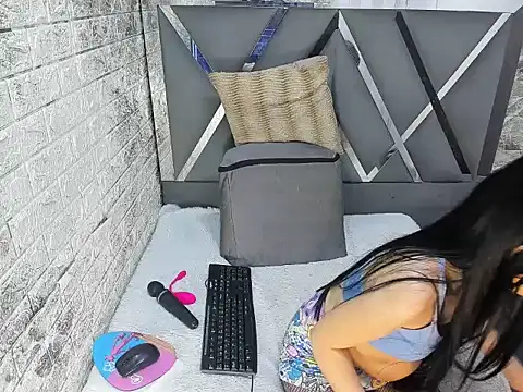 julietaflame online show from May 4, 1:48 pm