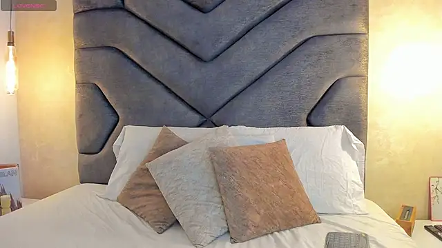 Bibiana honey online show from April 24, 3:31 am