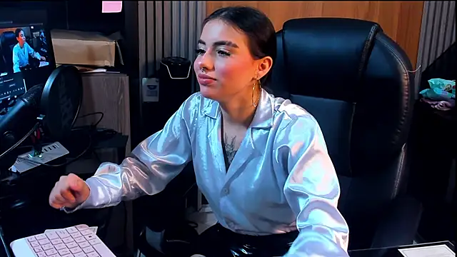 isabella hv online show from June 3, 8:03 pm