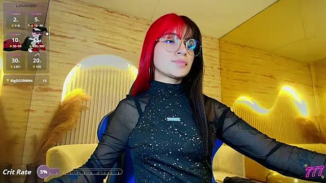 Moon Red r online show from May 30, 1:09 pm