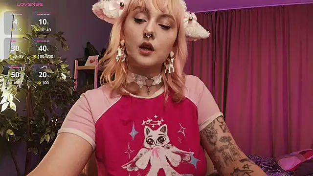 Emma Thomps online show from May 25, 2:16 pm
