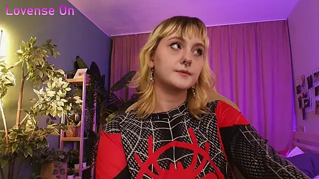 Emma Thomps online show from May 15, 5:05 pm