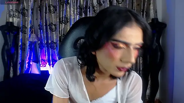 Hecate doll online show from July 12, 11:05 pm