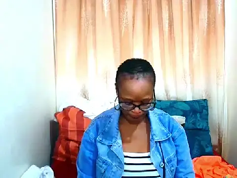 Ebony Bloom69 online show from May 11, 4:36 am