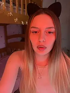 aura lune online show from April 21, 4:14 pm