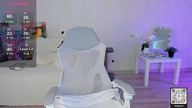 LinnLove online show from May 28, 7:06 am
