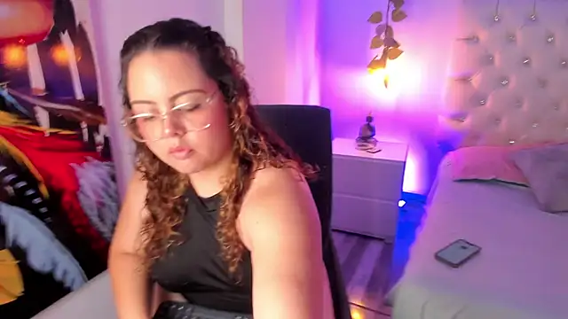 Samantha Greey  online show from July 9, 1:02 pm
