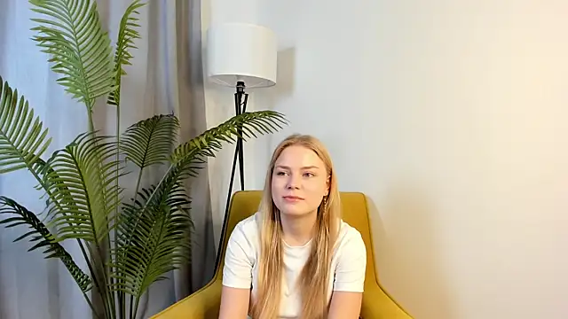 LavonaMadlem online show from May 13, 10:32 am