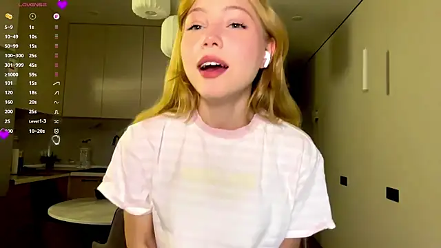 AlberthaBudd online show from August 1, 3:03 pm