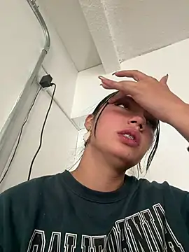 Arianna Toro  online show from August 3, 4:01 pm