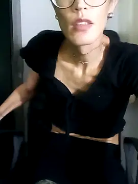 DelicadaSeduz online show from April 27, 1:14 am