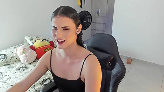  shantallskinny  online show from May 25, 5:06 am