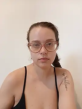 LunnaKitten online show from May 9, 2:41 pm