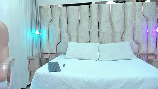chica nocturna25 online show from May 26, 3:06 am