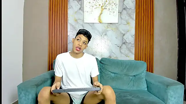 LOVE GUYS1 online show from May 27, 1:19 pm