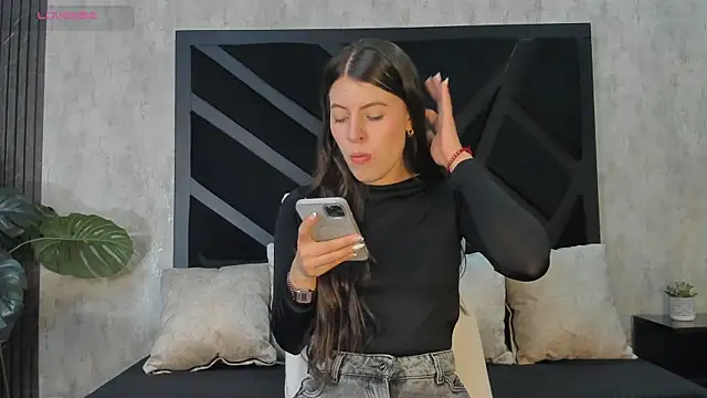 Hillary myerss  online show from June 6, 5:41 pm