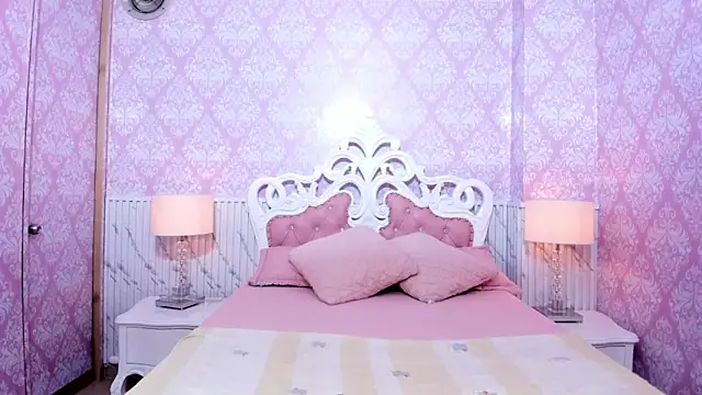 Miabloom19  online show from June 4, 11:20 pm