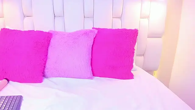 RenataOviedo online show from May 12, 11:44 pm