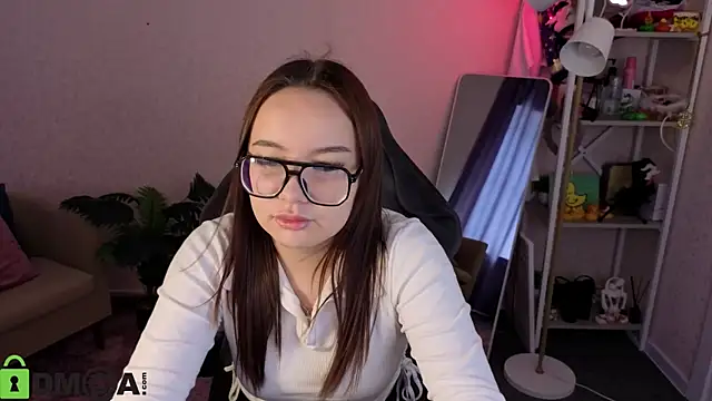 Eva Cutties online show from May 1, 9:23 am