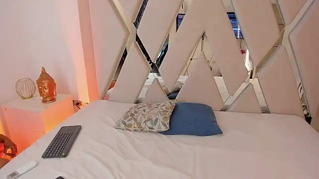 BriannaWilliams  online show from May 4, 11:36 am