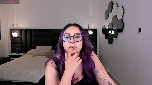 LoiseHarper online show from June 6, 7:09 pm