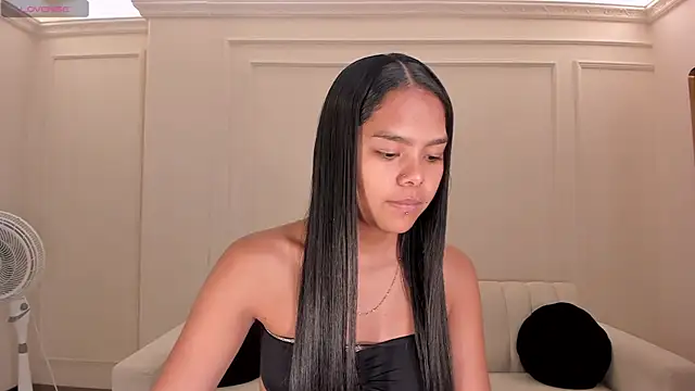 SaphiraJames online show from July 7, 1:19 am