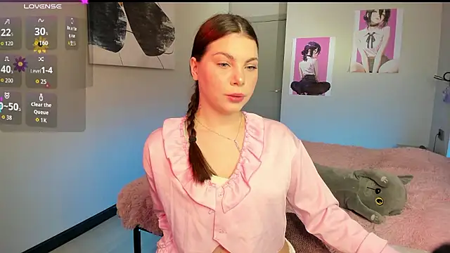 EmmyyK online show from July 5, 1:39 pm