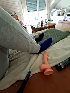 Midnight Feet online show from May 13, 1:50 pm