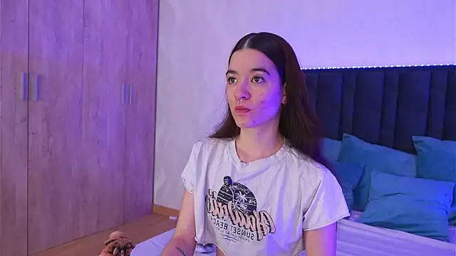 LucyFlame online show from June 8, 4:02 am