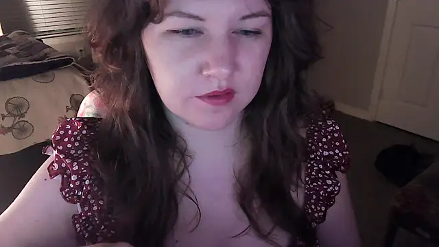ScarletMaroon online show from May 5, 7:11 am