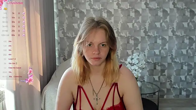 L aura online show from May 7, 8:18 am