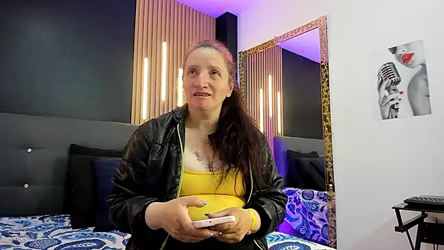 CloeMature online show from August 5, 2:29 am