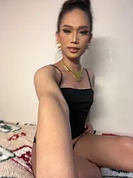 VanessaCockTrans online show from May 6, 12:20 pm