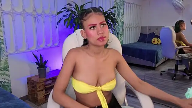 baby julieta00 online show from June 4, 2:43 pm
