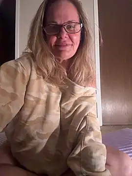 christinamoon0612 online show from May 19, 5:14 am